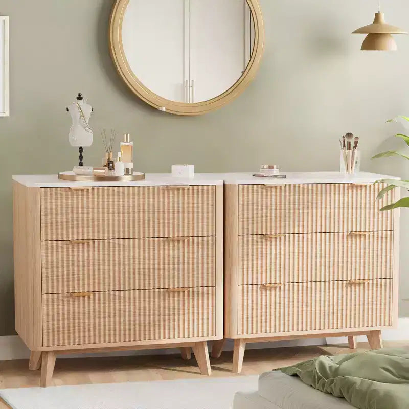 Table de chevet cannelée moderne avec plateau effet marbre, commode de chevet à 3 tiroirs avec profil incurvé