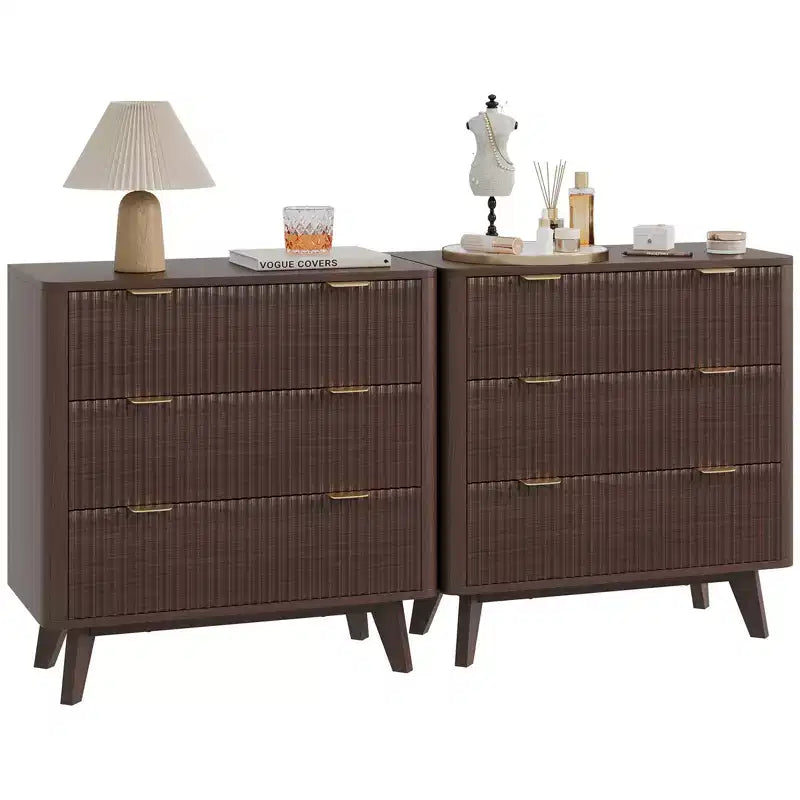 Table de chevet cannelée moderne avec plateau effet marbre, commode de chevet à 3 tiroirs avec profil incurvé