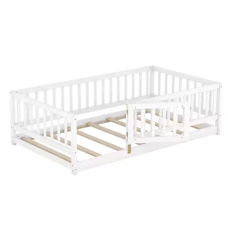Lit au sol en bois avec clôture de sécurité et porte, sommier à lattes pour enfants