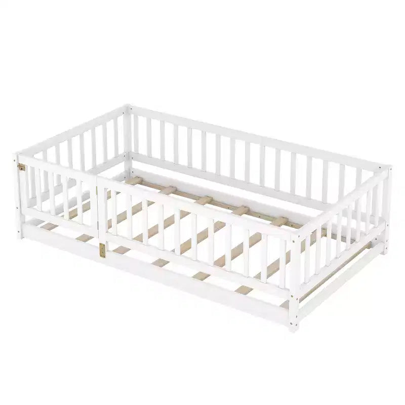 Lit au sol en bois avec clôture de sécurité et porte, sommier à lattes pour enfants