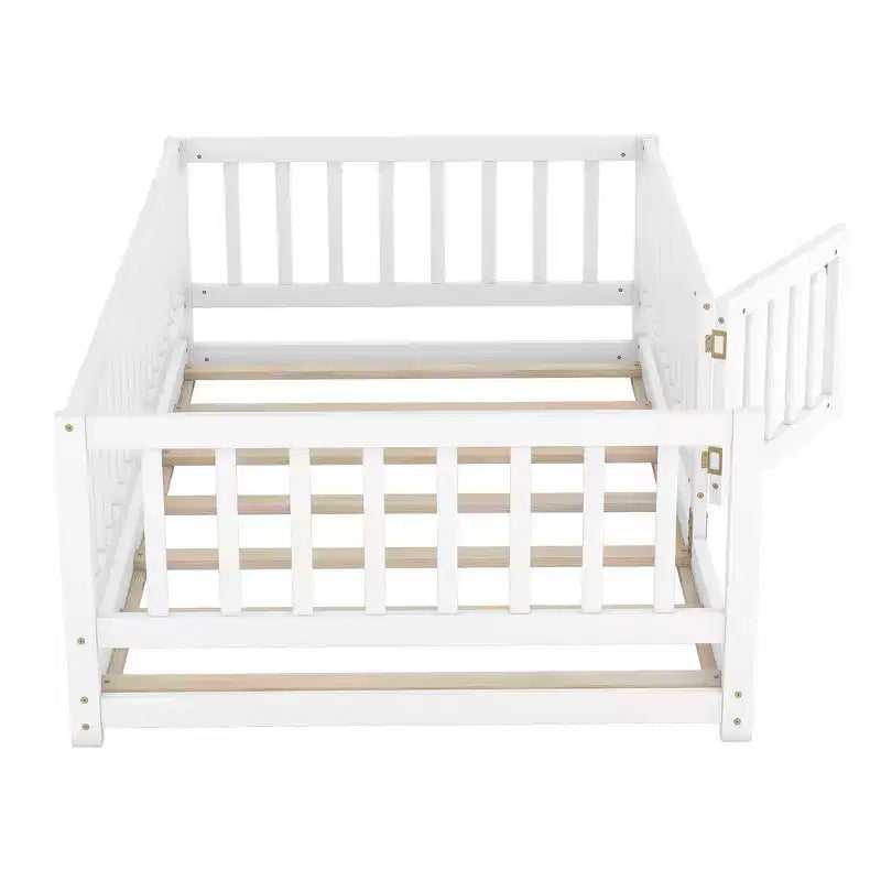 Lit au sol en bois avec clôture de sécurité et porte, sommier à lattes pour enfants
