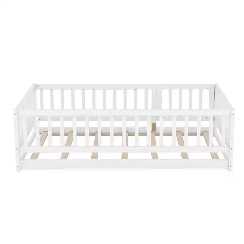 Lit au sol en bois avec clôture de sécurité et porte, sommier à lattes pour enfants