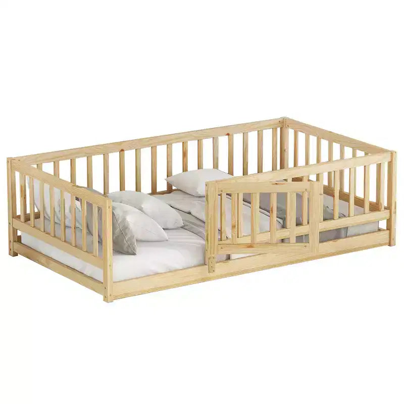Lit au sol en bois avec clôture de sécurité et porte, sommier à lattes pour enfants