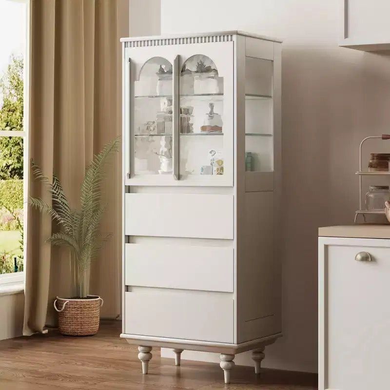 Armoire de cuisine blanche de 144,47 cm de haut avec portes vitrées arquées et 3 tiroirs