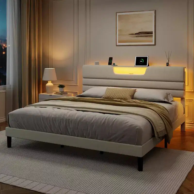 Cadre de lit plateforme King Beige rembourré avec lumières LED et station de recharge