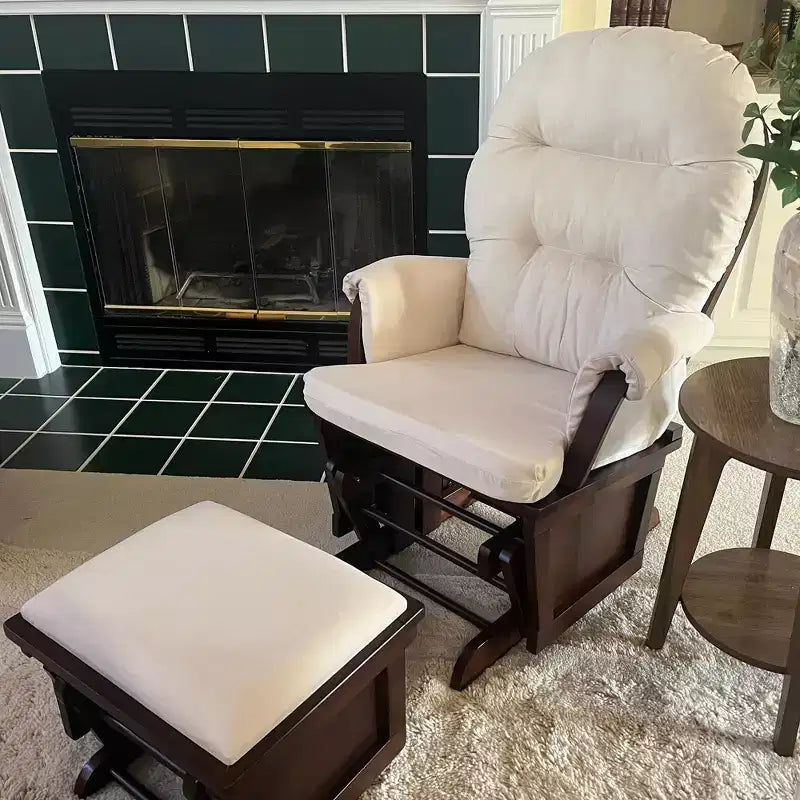 Fauteuil à bascule de puériculture avec pouf, assise rembourrée épaisse et base en bois, blanc cassé